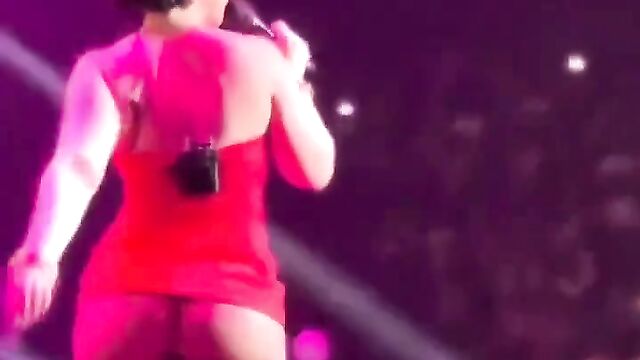 Ice Spice Exposes Her Naked Hot Ass In Public - 2 image