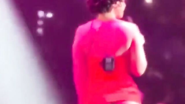 Ice Spice Exposes Her Naked Hot Ass In Public - 3 image