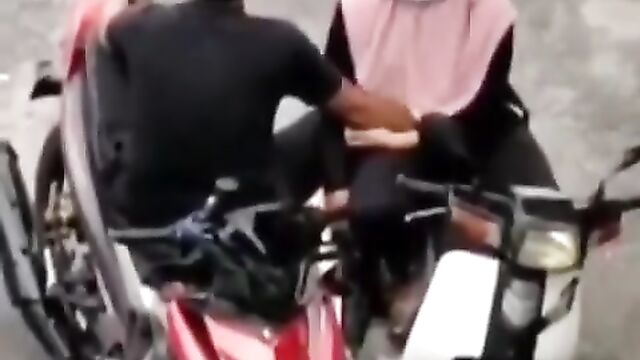 Dude Caught Fingering His Mother-in-law In Public In India - 5 image