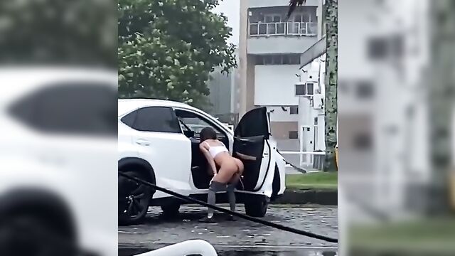 Brazilian Girl Caught Urinating In Public - 5 image