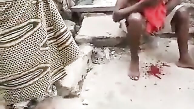 Half Naked Prostitute With Big Breasts Caught Fighting Client For Having Sex With Her For 1 hour 56 minutes For Only 15 Cedis - 1 image