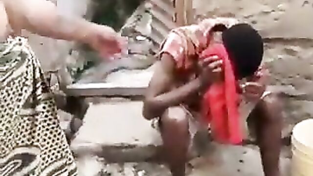 Half Naked Prostitute With Big Breasts Caught Fighting Client For Having Sex With Her For 1 hour 56 minutes For Only 15 Cedis