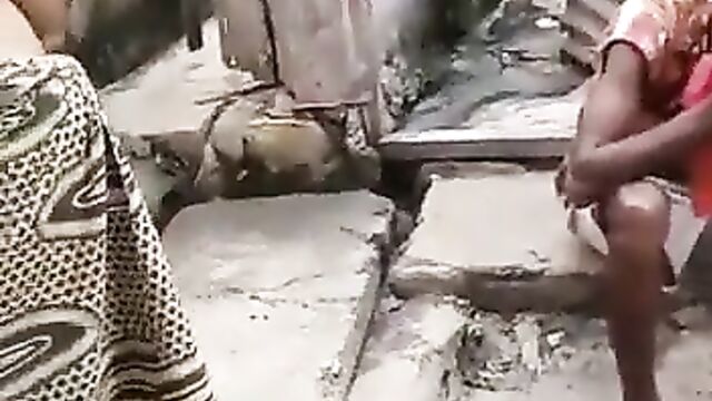 Half Naked Prostitute With Big Breasts Caught Fighting Client For Having Sex With Her For 1 hour 56 minutes For Only 15 Cedis - 3 image