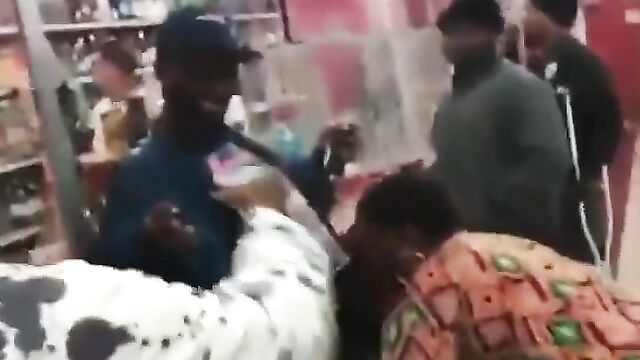 Amateur XXX - Live BlowJob Sex In A Store In Public - 5 image