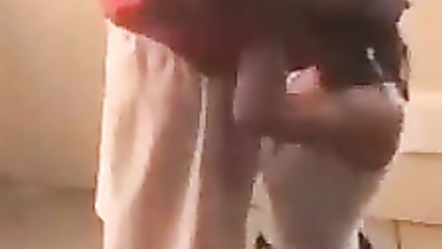 Amateur XXX - Sex On The Staircase In Public - 1 image