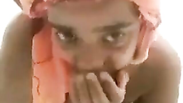 Hausa girl dancing naked for her sugar daddy - 1 image