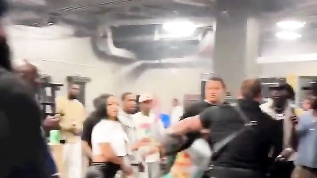 Big Breasts Pop Out As US Celebrity Joseline Hernandez Gets Caught Fighting In Public - Part 1 - 4 image