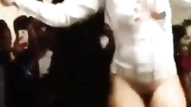 No Panties: Mzansi Girl Dancing Without Panties, Showing Her Naked Ass And Pussy In Public At A Party