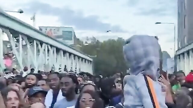 Man Fucking Woman's Anus In Public At London Festival - 5 image