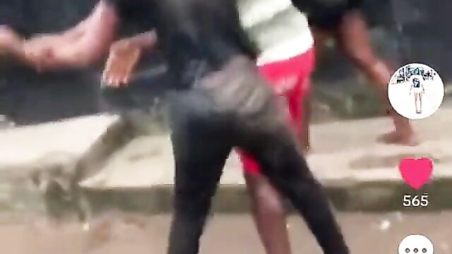 Breasts Pop Out As 2 African Prostitutes With Sagging Breasts Fight Over A Man In Public - 3 image