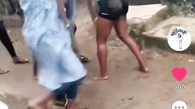 Breasts Pop Out As 2 African Prostitutes With Sagging Breasts Fight Over A Man In Public - 4 image