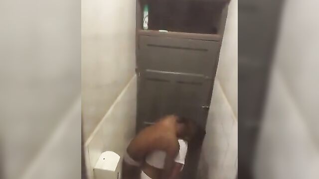 American Guy Fingering Girl In The Toilet At A Party