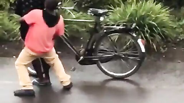 Ugandan Couple Caught Having Sex By The Roadside In Public - 3 image