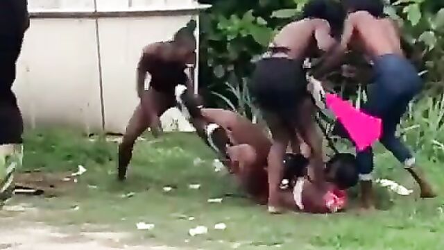 Breasts Pop Out As Strippers Beat Fellow Stripper For Allegedly Snatching And Fucking Their Clients