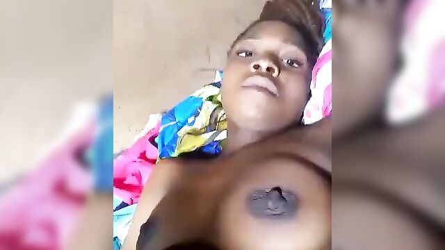 Boyfriend Records His GF With Big Nipples And Sweet Toto