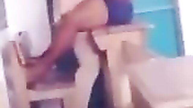 Teacher caught chopping an SHS student in the classroom - 4 image