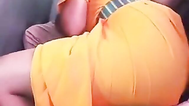 Student caught receiving blow job on a bus - 5 image