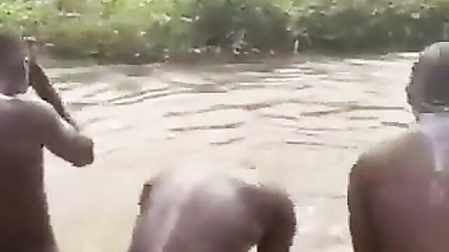 Naked African Scammers Yahoo Boys And Yahoo Girls Caught Doing Money Rituals In A River In Public - 4 image