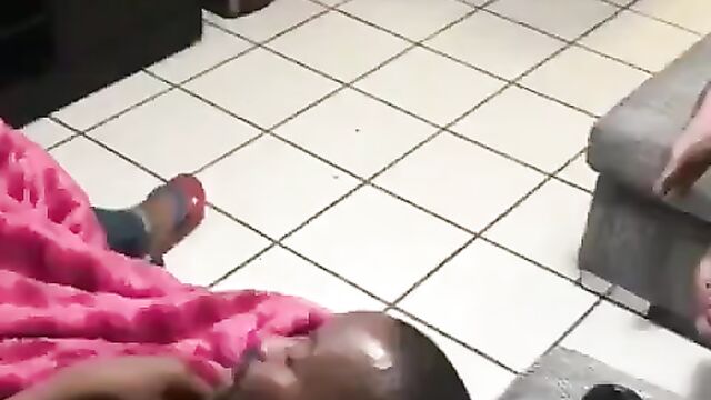 South African couple caught chopping each other in the living room, while their friends are watching TV - 5 image