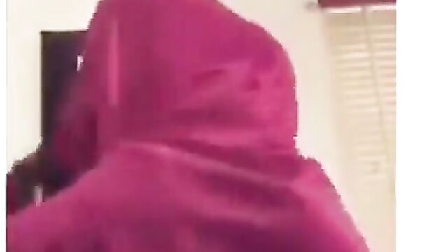 Olosho girl mistakenly shows her pussy while twerking to Naira Marley song!
