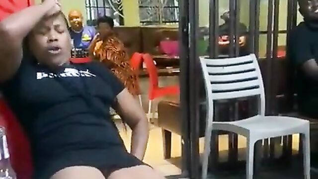 Drunk Mzansi Lady Exposing Her Pussy In Public - 3 image