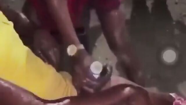 Jamaican girl sucking dick in public to entertain guests in the club - 1 image
