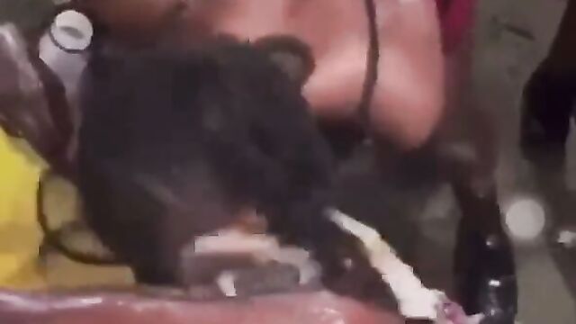 Jamaican girl sucking dick in public to entertain guests in the club - 4 image