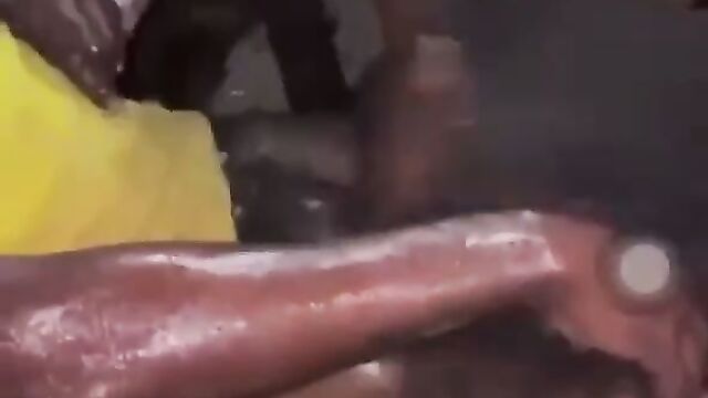 Jamaican girl sucking dick in public to entertain guests in the club - 5 image