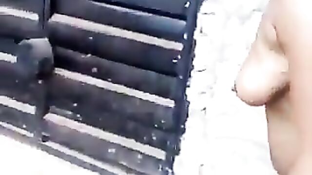 Nigeria: Pretty lady stripped naked for allegedly stealing a phone! - 4 image