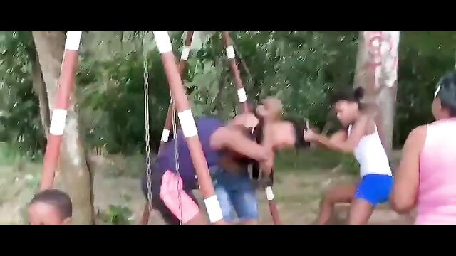 Breasts pop out as Jamaican girls fight in public - 3 image