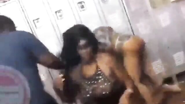 Strippers fighting naked with panties falling off in public - 5 image