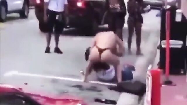 Boobs out, as white chick with naked breasts beats up black side chicks in public