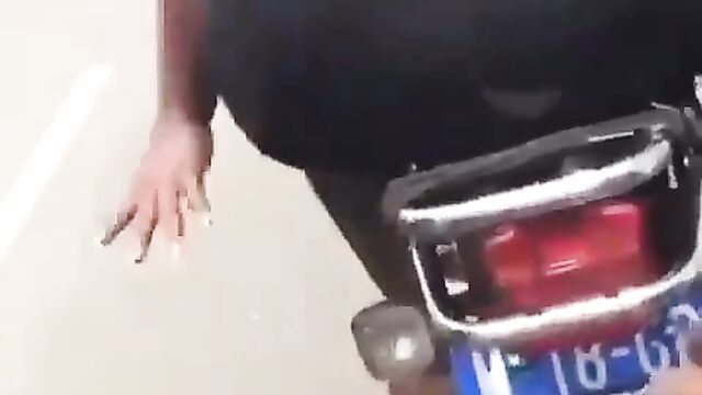 Guys caught squeezing the big yansh of Ghanaian girl on a bike in public - 1 image