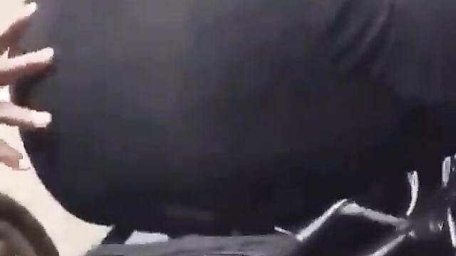 Guys caught squeezing the big yansh of Ghanaian girl on a bike in public - 5 image