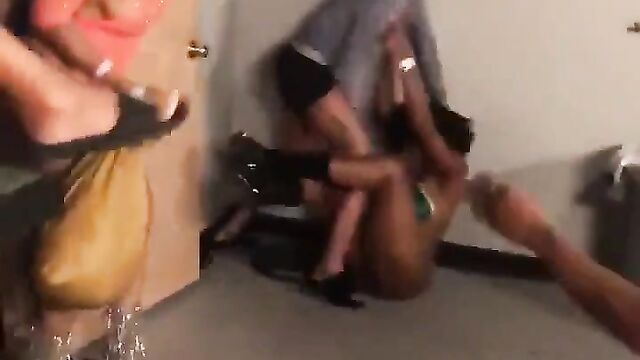Ass out as stripper beats best friend’s ass in public for allegedly having sex with her boyfriend and stealing her money!
