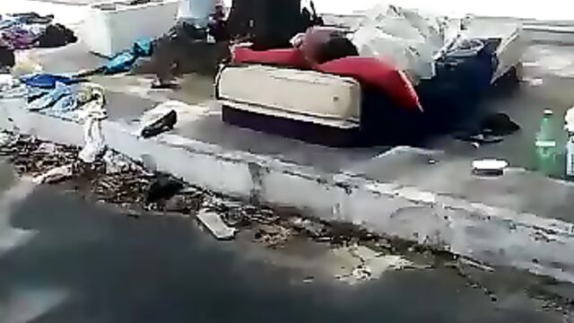 New York – Homeless couple caught having sex on the street