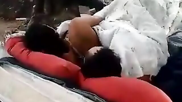 New York – Homeless couple caught having sex on the street - 2 image