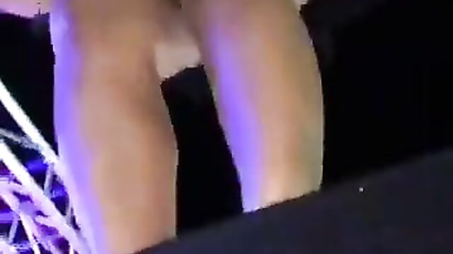 Zodwa caught showing pussy and ass in public - 4 image