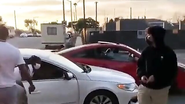 Big breasts fly in public as girls get caught fighting on the street - 1 image