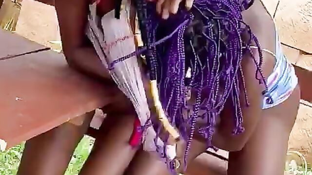 2 prostitutes fighting naked in Nigeria - 4 image