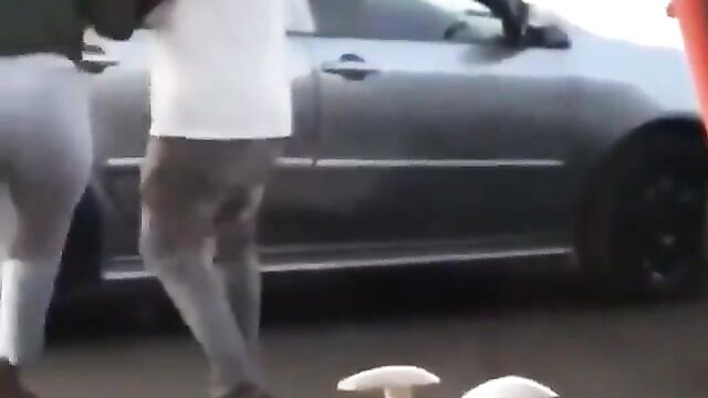 Nigerian girl with big ass caught fighting boyfriend over side chick in public - 4 image