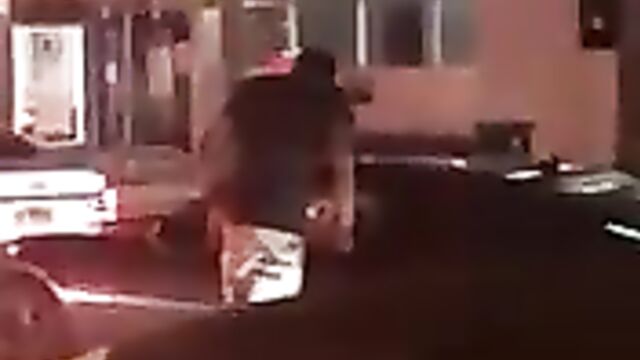 Traffic blow job: Man sticks his dick through lady’s car window while in traffic and she sucks it in public! - 3 image