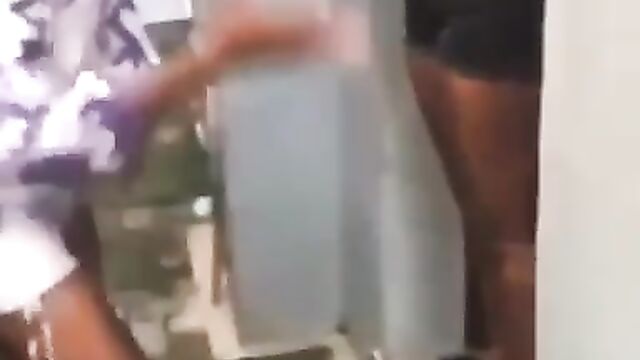 Crazy girl pours acid on another girl over boyfriend - 1 image