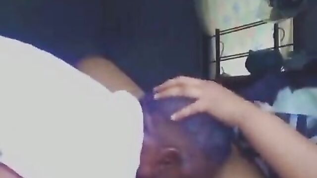 Crazy old man caught eating pussy - 4 image