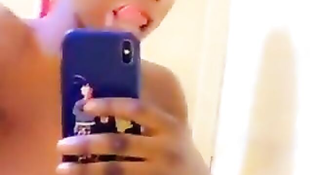 Girl posts video of her naked breasts online to attract a rich man - 4 image