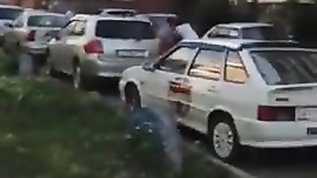 Dude stripped naked during a fight, after being caught cheating with another man’s girlfriend - 1 image