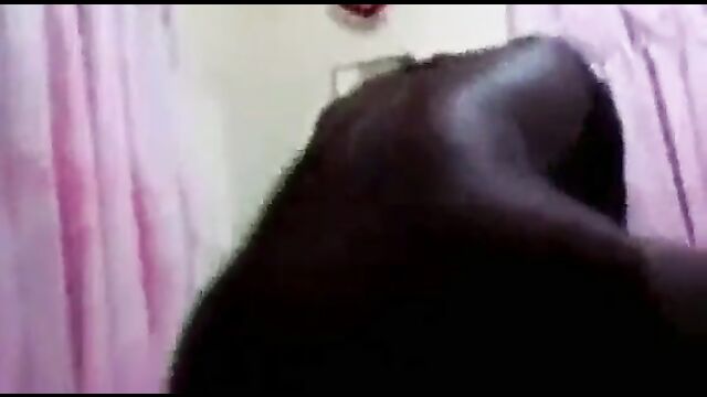 Man caught speaking in tongues while being chopped by Ashawo - 1 image