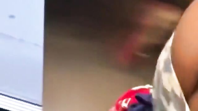 Dude Bonking A Thot In A Mall Elevator - 4 image