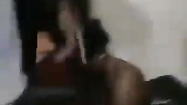 Man caught NAKED with someone’s wife gets beaten - 5 image