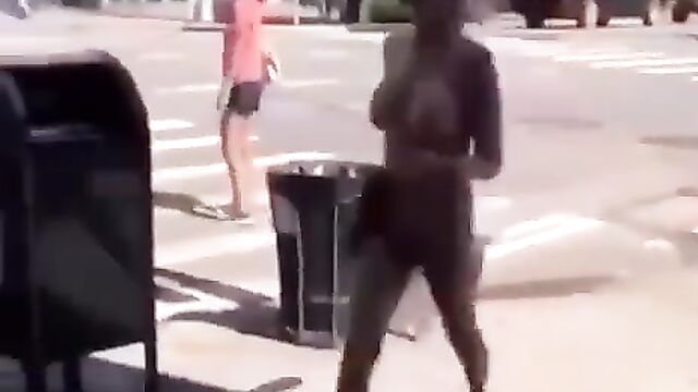 Naked woman walking on the street - 1 image